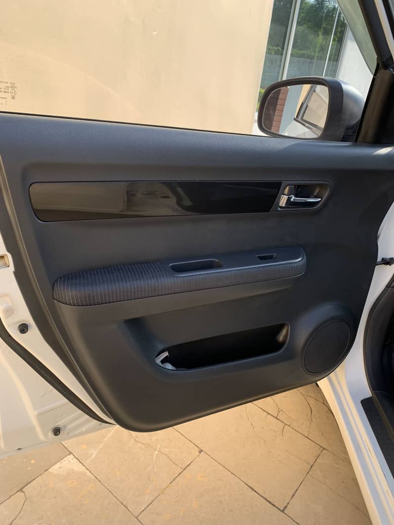 Suzuki Swift DLX 1.3 Automatic Navigation 16