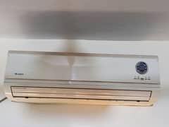 Gree Split 1 ton Air Conditioner price negotiable