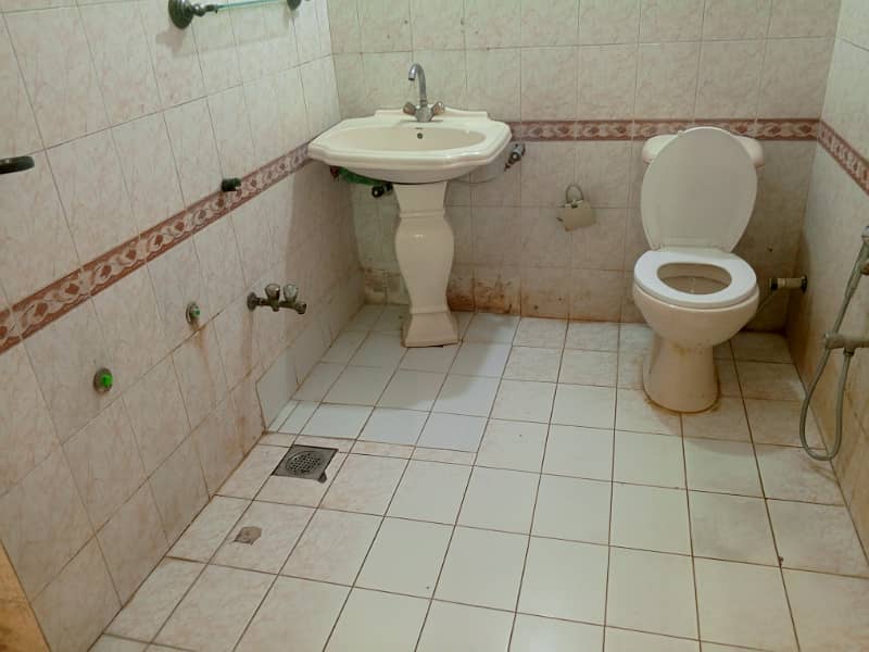 LOWER PORTION AVAILABLE FOR RENT IN NISHTAR BLOCK 3
