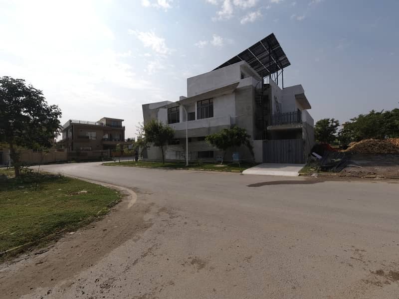 Possessionable 7 Marla Plot for Sale in Block P1 12