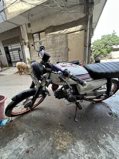 CD 70 cafe Racer