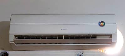 Gree 1.5 non inverter all ok not open repear  10/9 like new