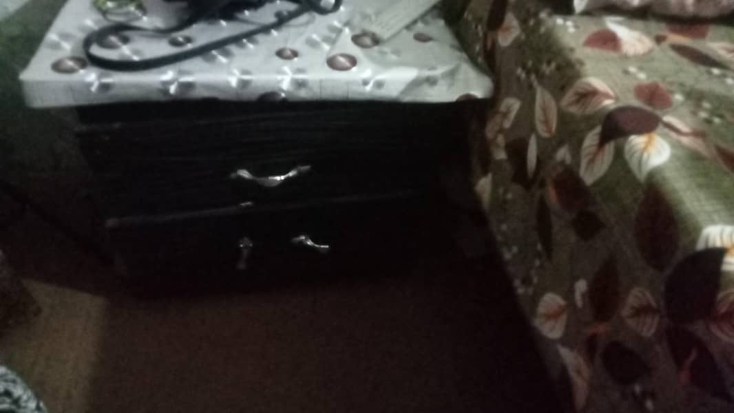 King Bed With 2 Side Tables or Showcase or Dressing Table 4