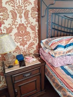 bed & side table