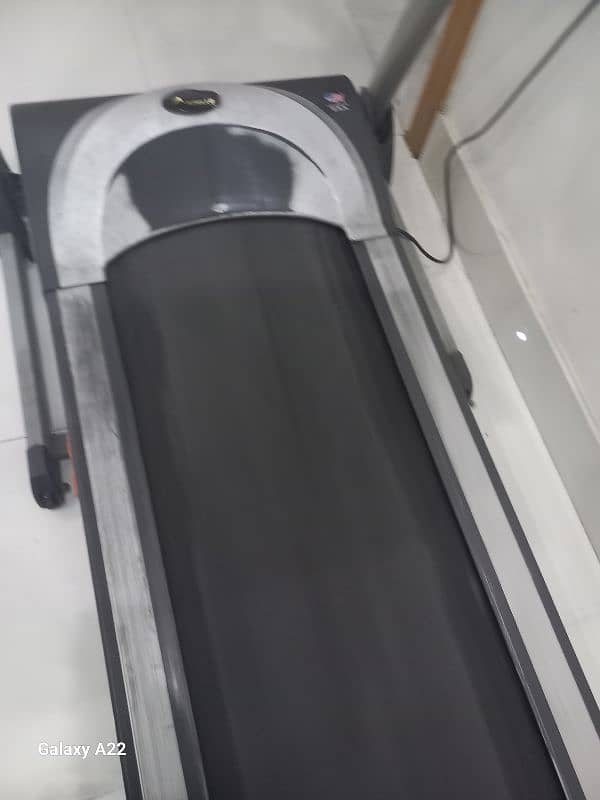 Imported treadmill machine 16 kph speed + incline 115 kg load capacity 2