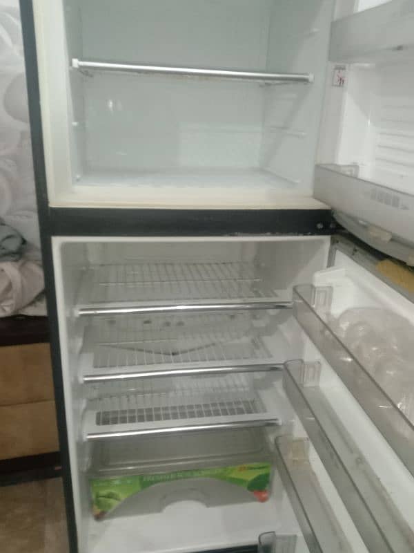 Dawlance medium size perfectly working condition 3
