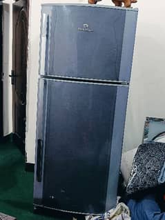 dawlance fridge family size