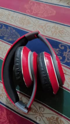 2 headphones condition like new