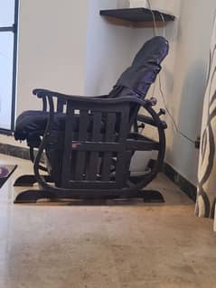 Rocking chair in balck colour