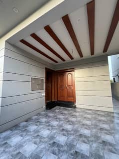 10 MARLA BRAND NEW ULTRA MODERN DESIGN HOUSE AVIABLE FOR RENT FACING PARK