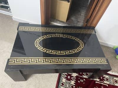 Coffee table in 10/10 condition