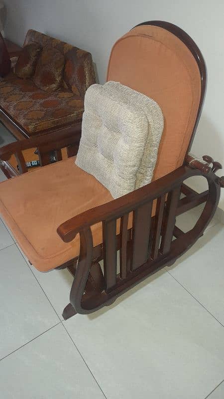 Rocking chair in immaculate condition 0