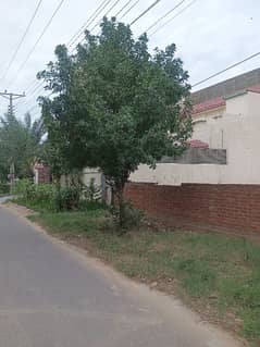 1 Kanal Prime Location Plot For sale