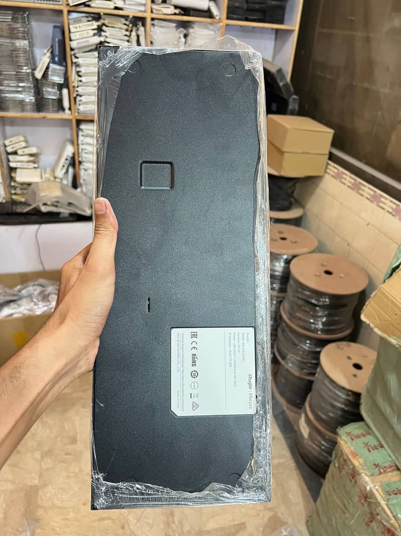 Ruijie 24 port smart switch 1