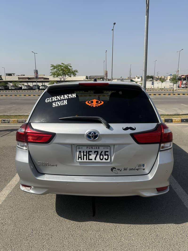 Toyota Corolla Fielder hybrid 2022 4