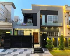 Luxury 10 Marla house for sale in Top city