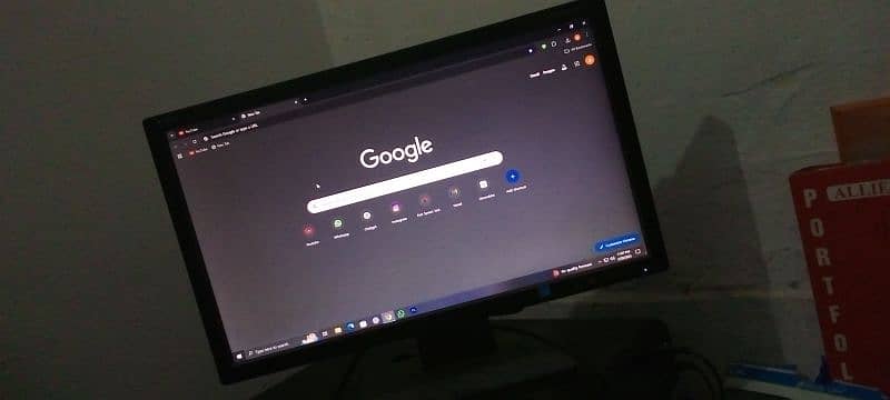 64-bit Dell computer system with LCD, Mouse and keyboard 0
