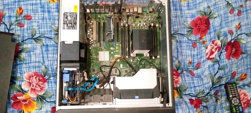 64-bit Dell computer system with LCD, Mouse and keyboard 2