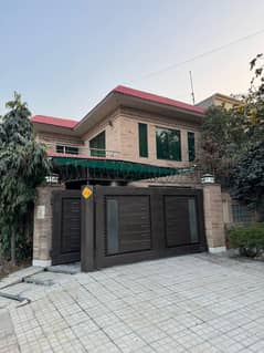 Eden Elite Girls Hostel Johar Town near Emporium, PIFD