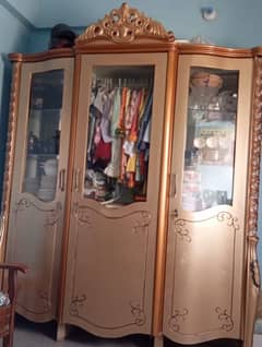 ye deco ka bed room set hai good condition