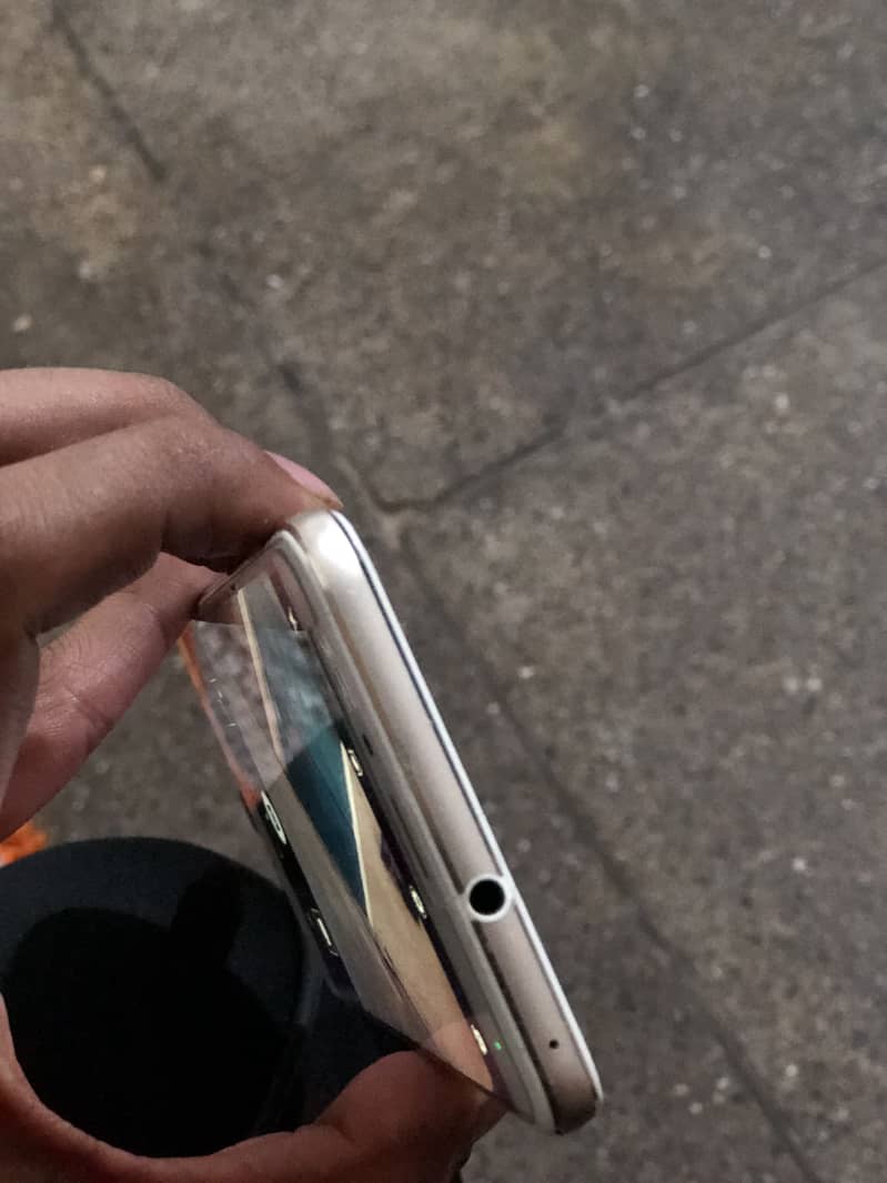 iPhone, Oneplus, huawie Read Add prices mentioned below 4