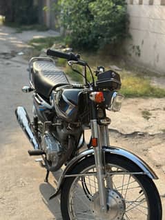 Honda 125 red edition