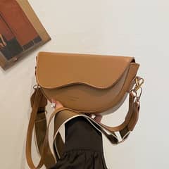 Cross body saddle bag