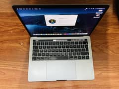 MacBook Pro 2017 |Core i7 | 16GB RAM | 512GB SSD | 10/10 Condition|