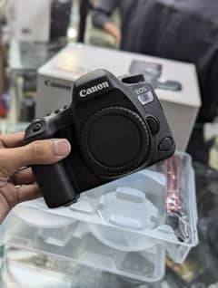 Canon 6D mark ii just like new condition only box open 1 year warranty