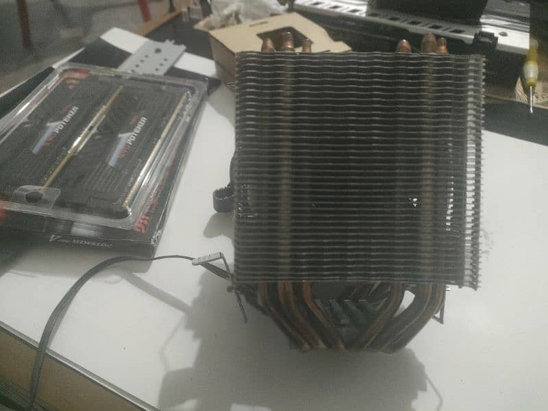 Intel i7 8700k 4.7 GHz Unlocked Processor with Cpu cooler 3