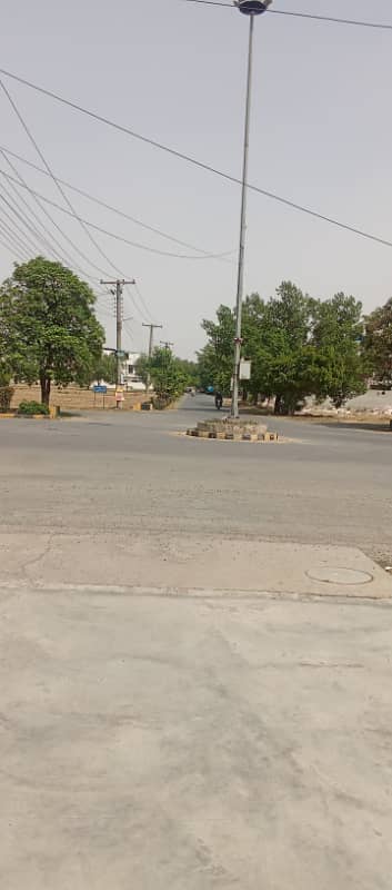 10 MARLA IDEAL LOCATION PLOT IS AVAILABLE FOR SALE IN IEP TOWN BLOCK E5 4