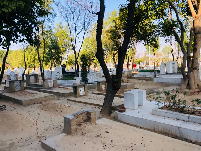 10 MARLA IDEAL LOCATION PLOT IS AVAILABLE FOR SALE IN IEP TOWN BLOCK E5 8