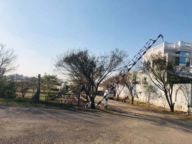 10 MARLA IDEAL LOCATION PLOT IS AVAILABLE FOR SALE IN IEP TOWN BLOCK E5 9
