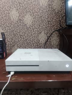 XBOX 1S(512gb)+GTA 5 DISC+ 1 ORIGINAL CONTROLER+ 1 SECONDARY CONTROLER