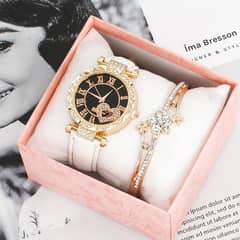 women watch online delivery