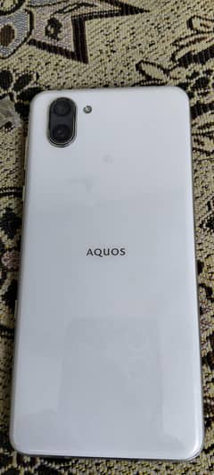 SHARP AQUOS R3