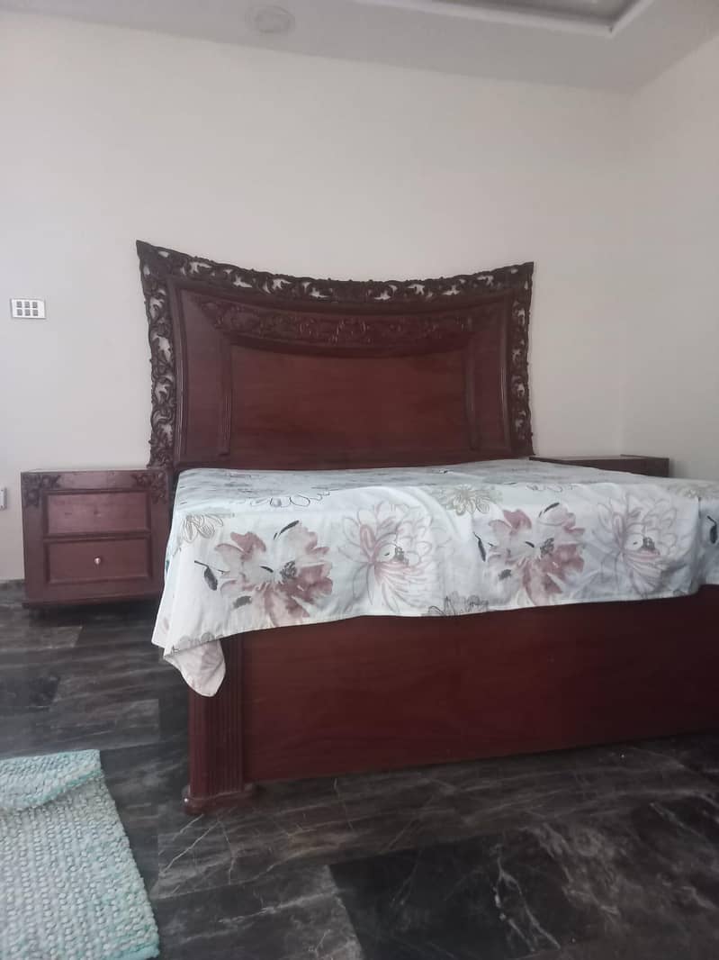 Double bed & side tabel 3