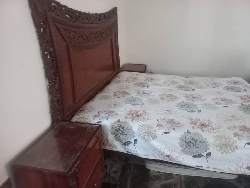 Double bed & side tabel 4