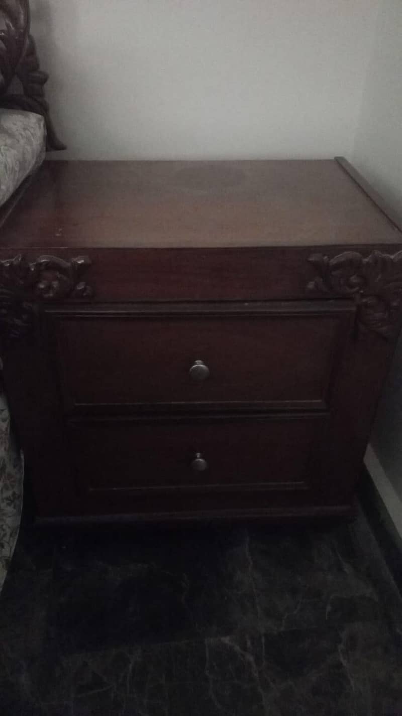 Double bed & side tabel 6