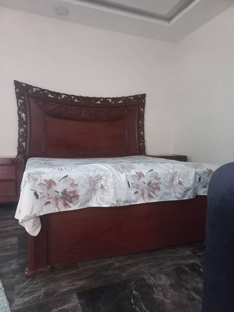 Double bed & side tabel 7