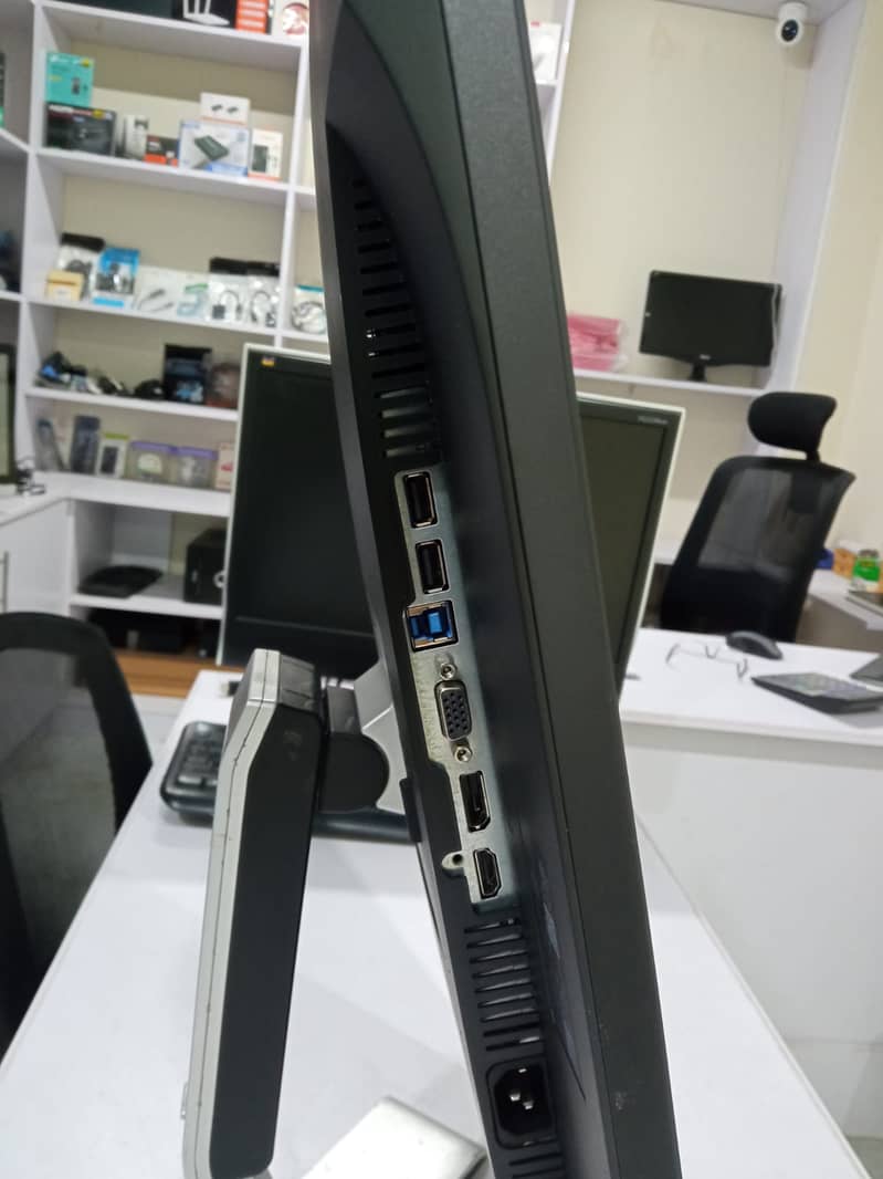 Dell- 27 Inch Borderless Monitor 2