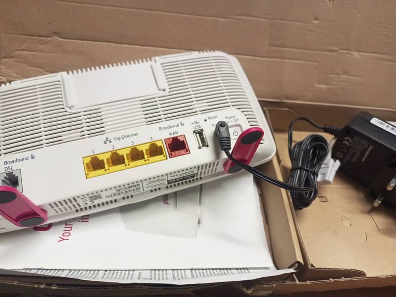 SAGEMCOM Plusnet  dual band wifi  2.4Ghz and a 5Ghz network 2