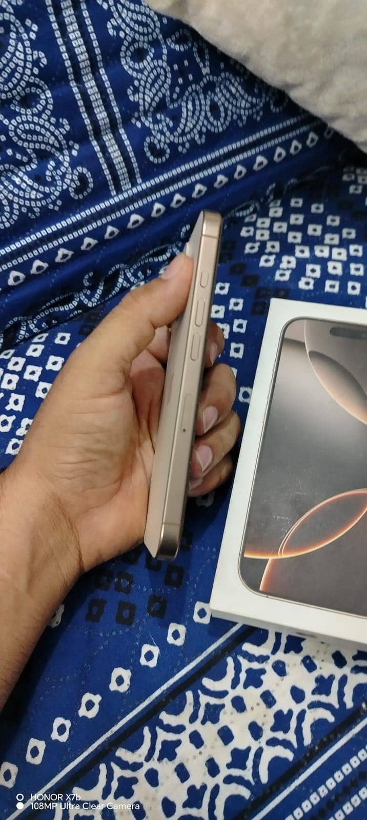 Apple iPhone 16 Pro 2