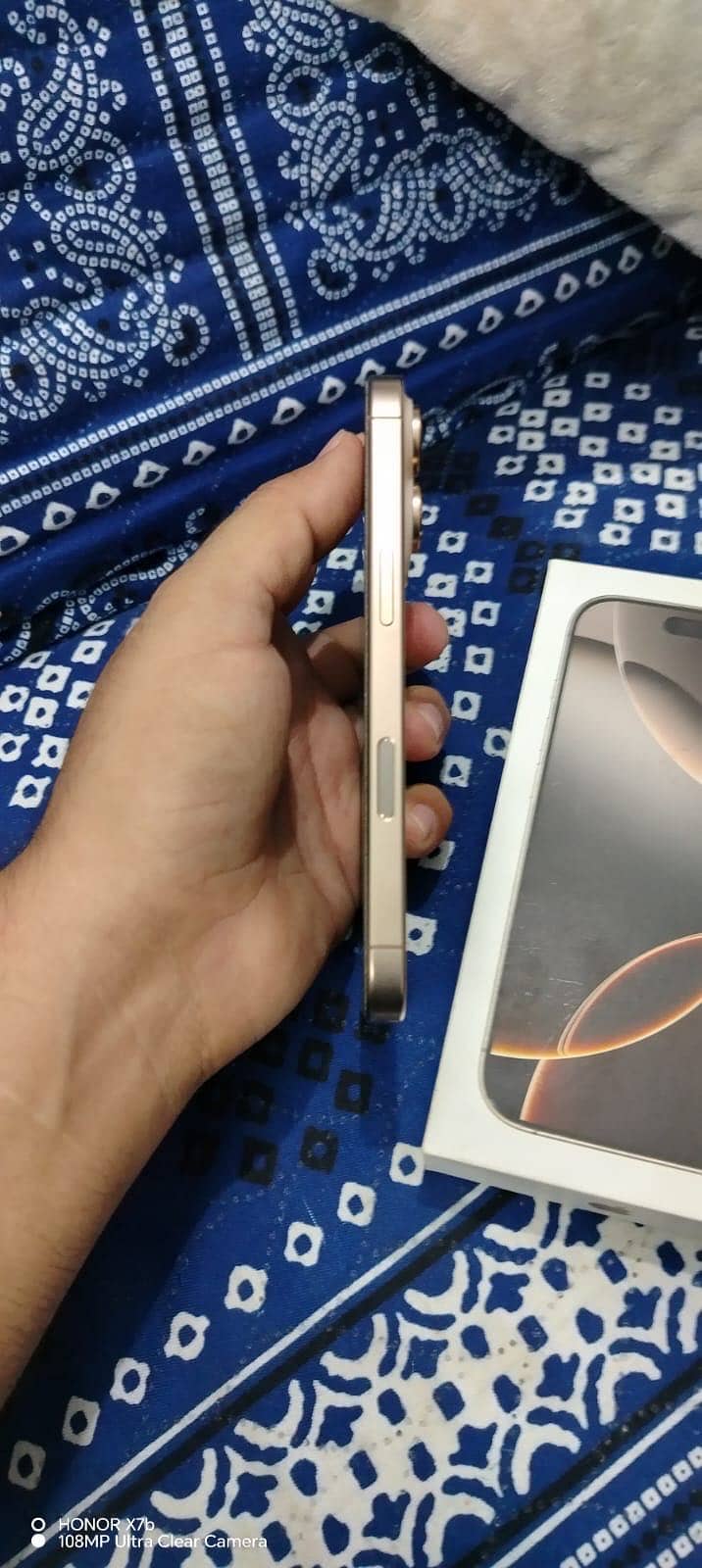 Apple iPhone 16 Pro 3