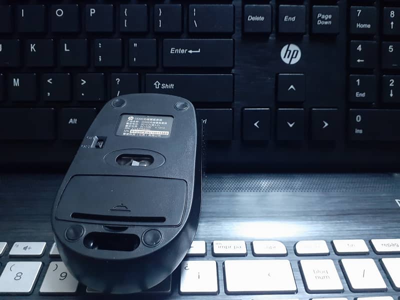 HP Wireless Mouse and Keyboard Neat and Clean 4