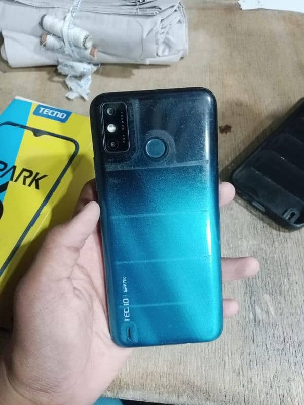 Tecno spark 6go 4 64GB memory 1
