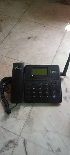 urgent sale only 4000 3 landline fone