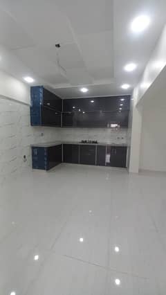 Flat for Sale Bhayani Heights,2 Bedrooms Drawing Dinning, Ground Floor Gulshan-e-Iqbal, Karachi. Location: Gulshan-e-Iqbal, Block 4, located in a peaceful and central area of Karachi. Project Name: Located in the famous Bhayani Heights.