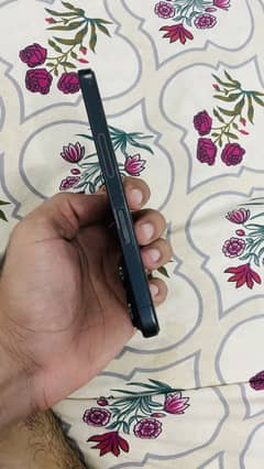 Iphone 15 pro 10/10 like brand new 128 gb black titanium