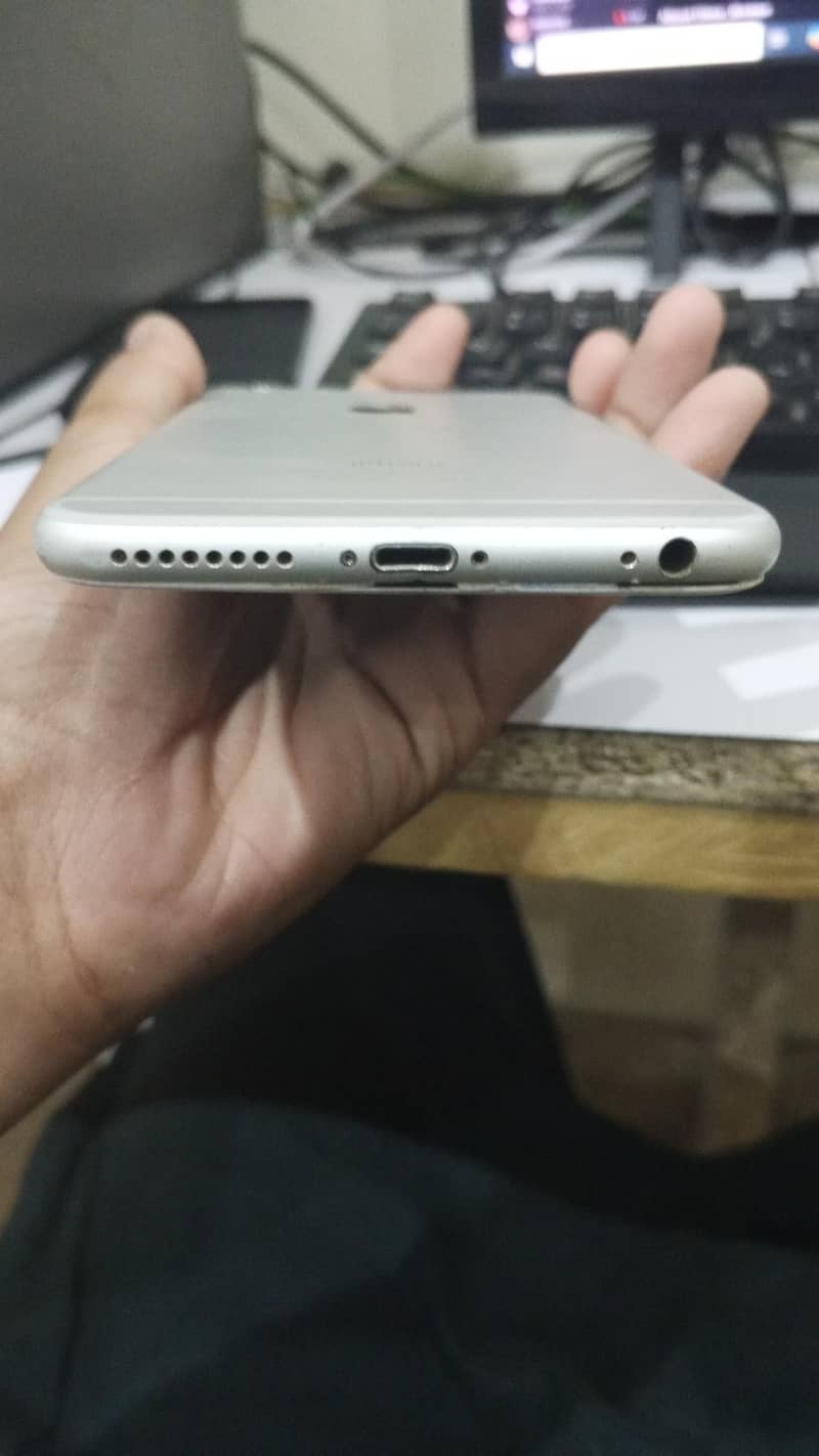 Iphone 6s plus Not working. . . ( for part ) 0